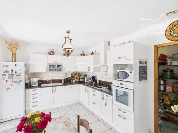 À vendre – Villa de standing avec piscine, proche centre – Saint Ambroix.