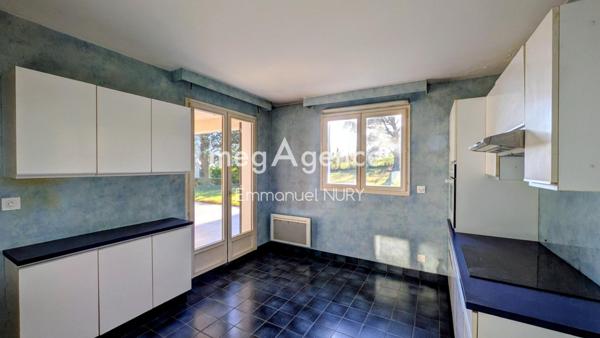Maison à CHARBONNIERES-LES-BAINS, 69260 - 8 pièces 178m²