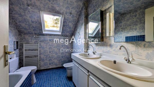 Maison à CHARBONNIERES-LES-BAINS, 69260 - 8 pièces 178m²