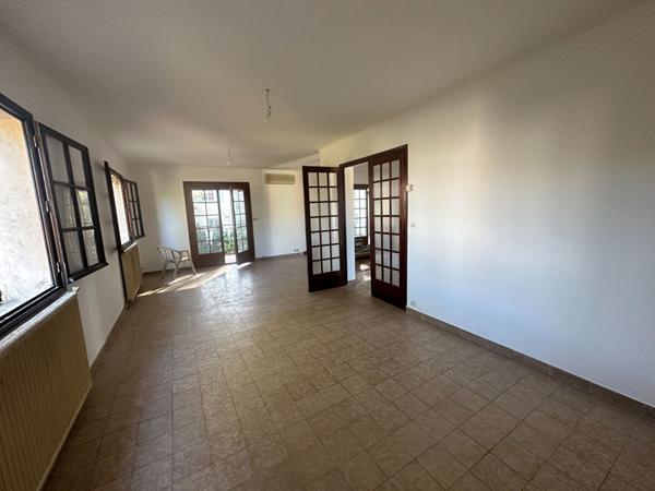 Villa 8 pièces-Saint Mitres Les Remparts