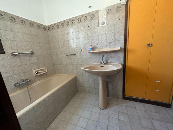 Villa 8 pièces-Saint Mitres Les Remparts