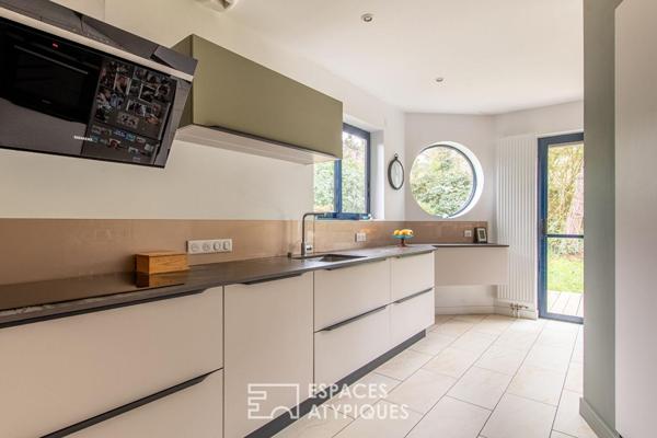 Maison d’architecte contemporaine qui dialogue avec la nature