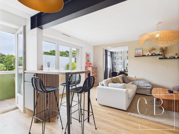 Appartement rénové 81 m2  Balcon Stationnement