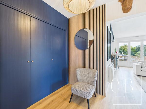 Appartement rénové 81 m2  Balcon Stationnement