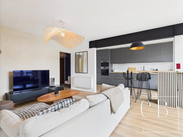 Appartement rénové 81 m2  Balcon Stationnement