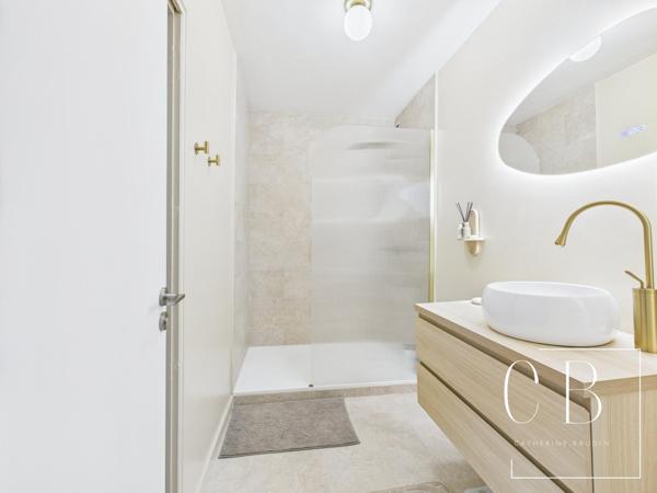 Appartement rénové 81 m2  Balcon Stationnement