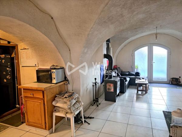 Appartement T3 avec cave te terrasse.
