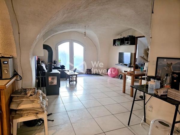 Appartement T3 avec cave te terrasse.