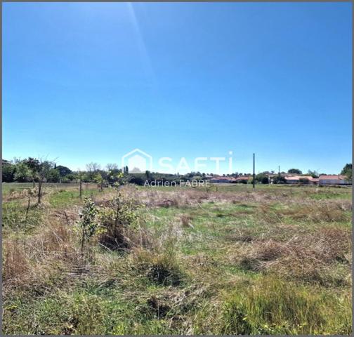 Terrain de 1190m² raccordé au tout à l' égout  à Saint  Sulpice la pointe proche du centre ville.