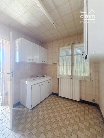 Venez découvrir cette maison avec travaux située sur la commune de Chalette-sur-Loing proche bourg.
