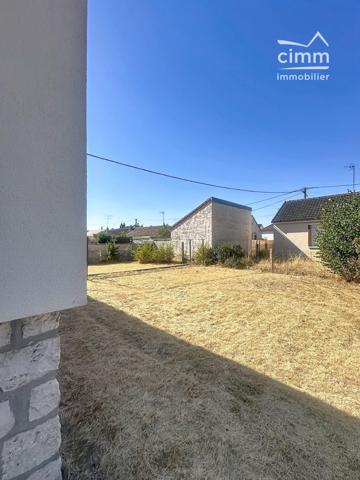 Venez découvrir cette maison avec travaux située sur la commune de Chalette-sur-Loing proche bourg.
