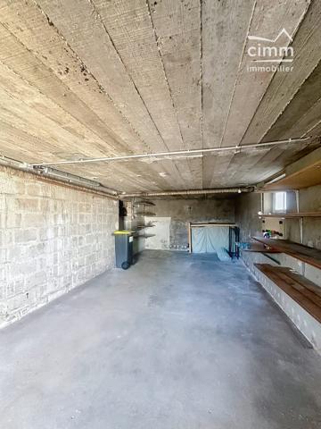Venez découvrir cette maison avec travaux située sur la commune de Chalette-sur-Loing proche bourg.
