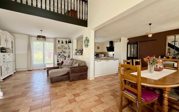 Maison à vendre    5 pièces • 150 m2 Périgny