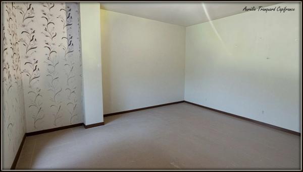 Maison à vendre 4 pièces SAINT JULIEN DE L'ESCAP (17) d'environ 90m² avec garage de 27m² et annexe dans la cour