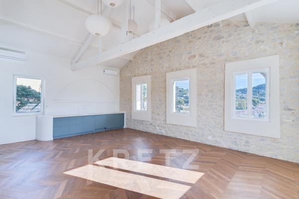 Elegante villa rénovée à pied du village