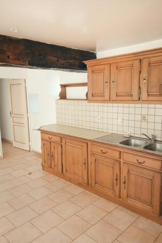 Longère en pierre rénovée de 146 m², 6 pièces