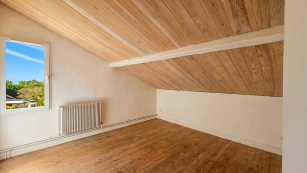 Basco-landaise rénovée, 5 chambres, un bureau, terrain 1 857 m² - piscinable