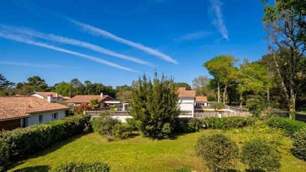 Basco-landaise rénovée, 5 chambres, un bureau, terrain 1 857 m² - piscinable