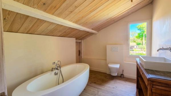 Basco-landaise rénovée, 5 chambres, un bureau, terrain 1 857 m² - piscinable