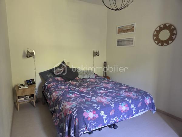 Découvrez cette charmante maison, située dans un environnement offrant confort et tranquillité seulement à 10 minute de Mirande. Une véritable invitation à un style de vie serein tout en restant à proximité de la vie urbaine.

Avec ses 145 m² répartis sur 5 pièces, cette maison présente un espace généreux et bien agencé. Profitez de deux terrasses idéales pour vos moments de détente sous le soleil et une belle piscine pour vous rafraîchir sur un joli jardin clos et arboré de 4630 m²sans aucun vis à vis. Vous profiterez également d'un garage ainsi que de dépendances.

Idéalement situé, ce bien est une occasion à ne pas manquer.