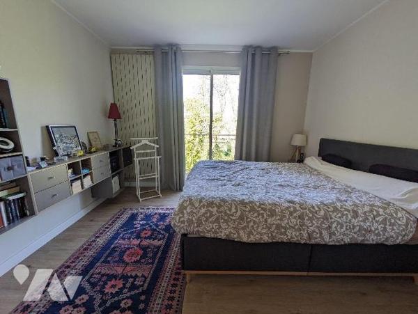 LES HERBIERS - Magnifique maison d'architecte offrant 254 m² habitables sur une parcelle arboré...