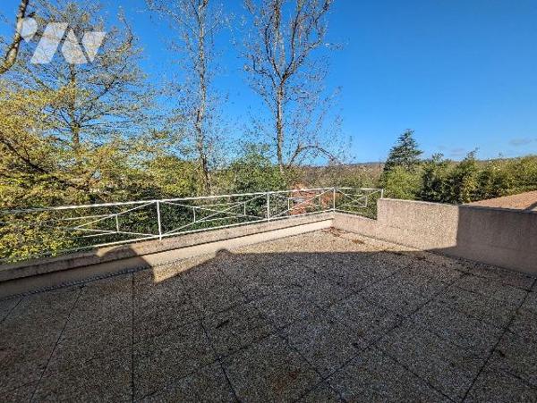 LES HERBIERS - Magnifique maison d'architecte offrant 254 m² habitables sur une parcelle arboré...