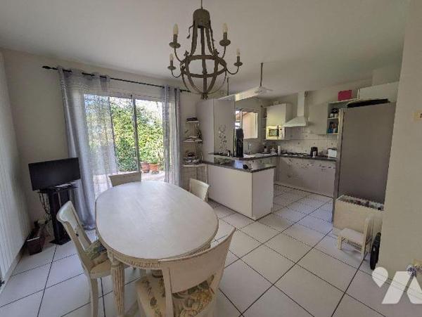 LES HERBIERS - Magnifique maison d'architecte offrant 254 m² habitables sur une parcelle arboré...