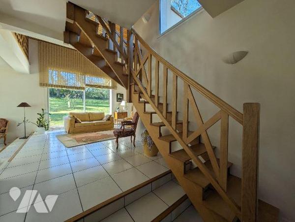 LES HERBIERS - Magnifique maison d'architecte offrant 254 m² habitables sur une parcelle arboré...