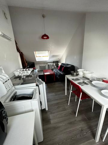 Votre agence l'adresse vous propose cet agréable studio meublé secteur GRAVILLE