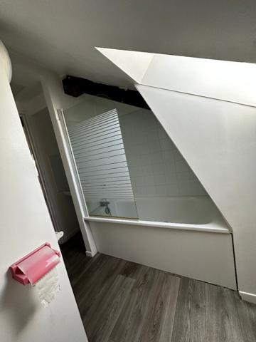 Votre agence l'adresse vous propose cet agréable studio meublé secteur GRAVILLE