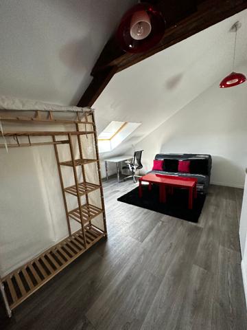 Votre agence l'adresse vous propose cet agréable studio meublé secteur GRAVILLE