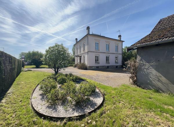 Maison bourgeoise avec dépendances et jardin