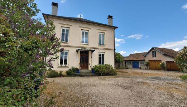 Maison bourgeoise avec dépendances et jardin