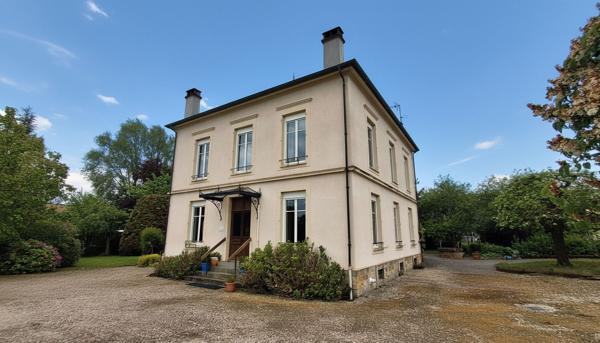 Maison bourgeoise avec dépendances et jardin