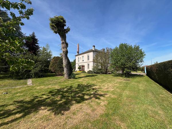 Maison bourgeoise avec dépendances et jardin