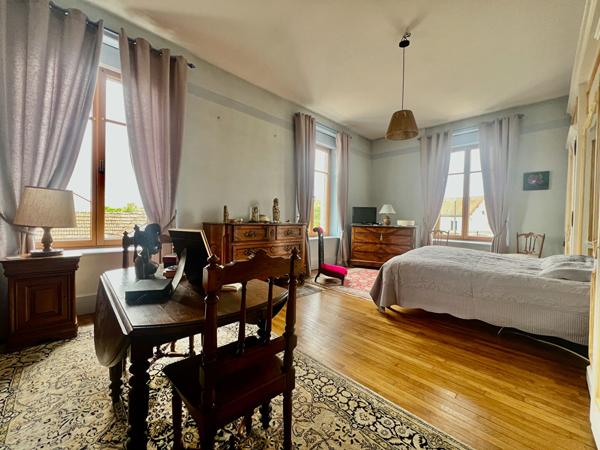 Maison bourgeoise avec dépendances et jardin