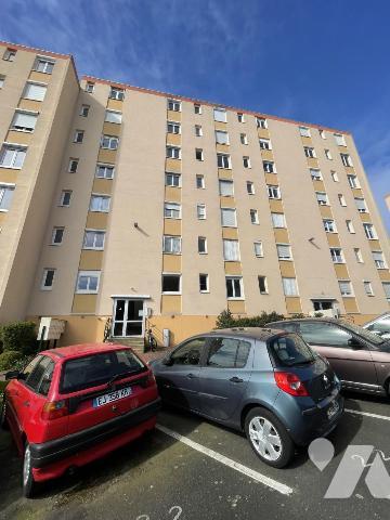 Appartement de type 3, une chambre, cave