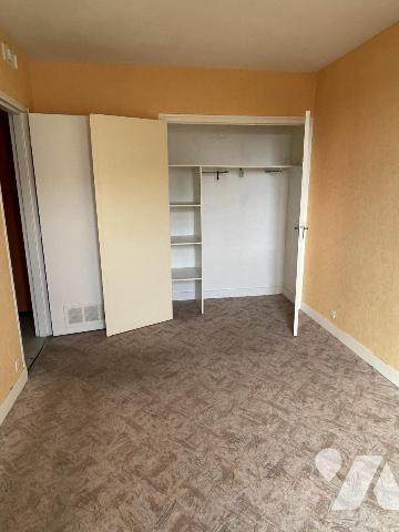 Appartement de type 3, une chambre, cave