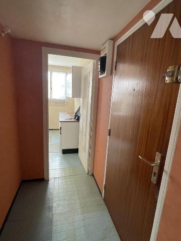 Appartement de type 3, une chambre, cave