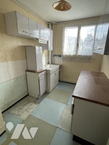 Appartement de type 3, une chambre, cave