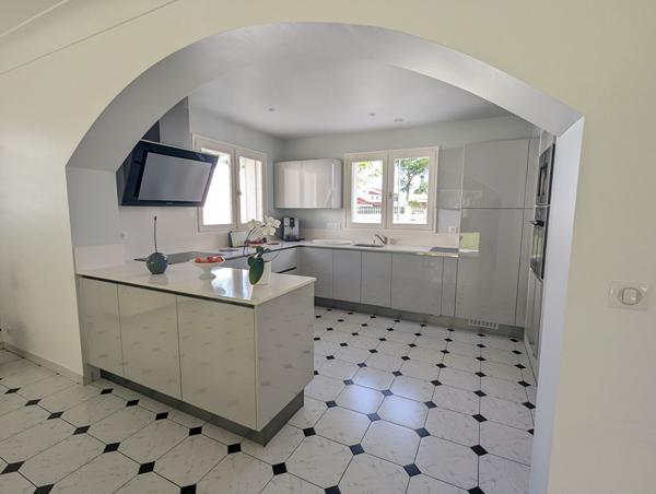 Maison familiale aux beaux volumes avec jardin de 2700 m² - Challans proche centre-ville