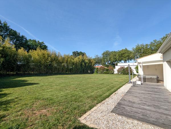 Maison familiale aux beaux volumes avec jardin de 2700 m² - Challans proche centre-ville