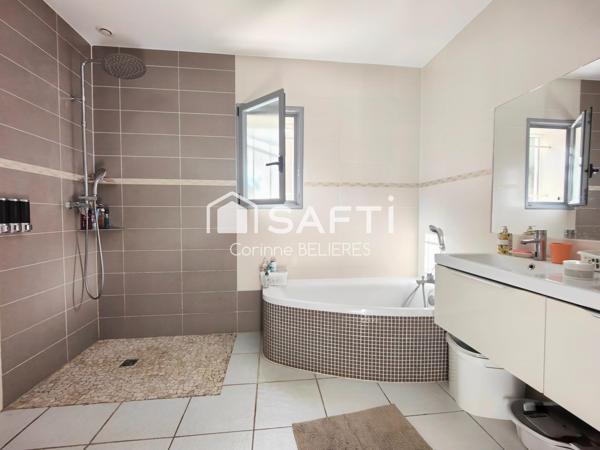 A vendre maison avec 4 chambres - terrain avec piscine - 1 logement indépendant