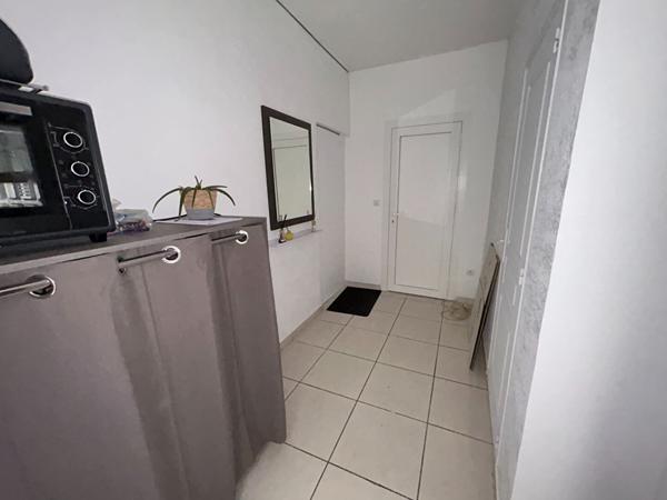 À LOUER - T2 MEUBLÉ AVEC COUR PRIVATIVE - CENTRE-VILLE DE NARBONNE
