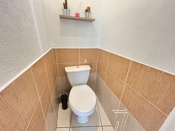 À LOUER - T2 MEUBLÉ AVEC COUR PRIVATIVE - CENTRE-VILLE DE NARBONNE