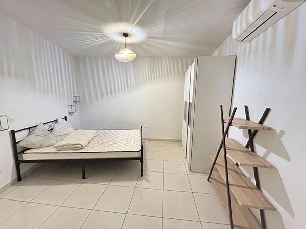 À LOUER - T2 MEUBLÉ AVEC COUR PRIVATIVE - CENTRE-VILLE DE NARBONNE