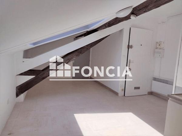 Location Studio 16.39 m² - 17 Place des Halles La Cote St Andre 38260