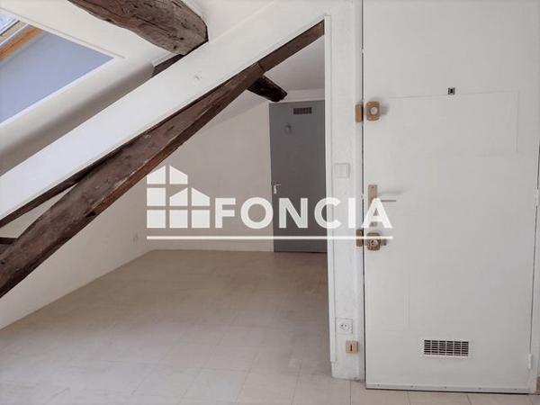 Location Studio 16.39 m² - 17 Place des Halles La Cote St Andre 38260