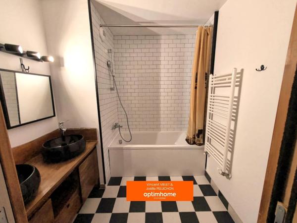 T3 rénové 66 m² – 2 chambres – Balcon 10 m² – Parking sécurisé – Résidence avec ascenseur