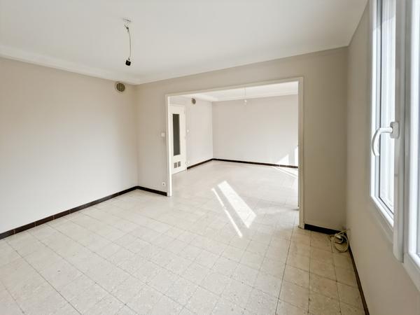 Cavaillon (84300) Cavaillon, centre ville appartement T3 de 65 m2 avec balcon cave et loggia